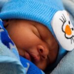 Nouveau-né qui dort 7 heures sans manger